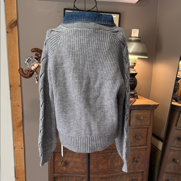 Commense Gray V-Neck Cable Knit Sweater - Picture 7 of 8